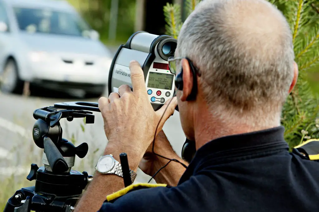 Un conducteur de moto a mesuré la conduite à 134 km / h dans une zone 50 - s'est enfui de l'endroit 4 Un conducteur de moto a mesuré la conduite à 134 km / h dans une zone 50 - s'est enfui de l'endroit - 3