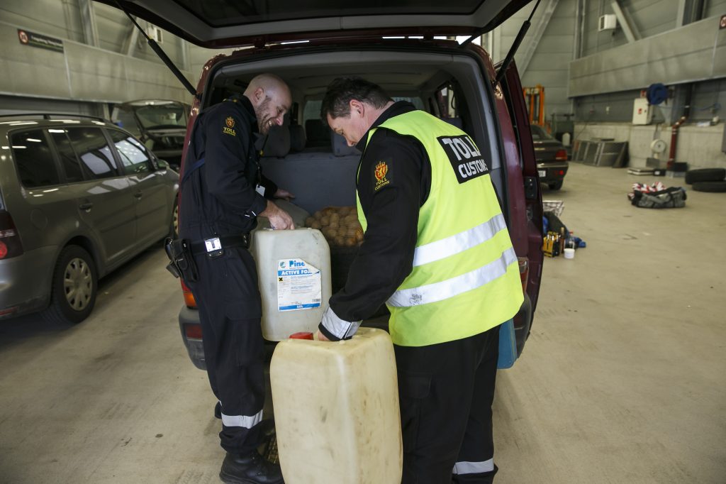 Les douaniers se défendront avec du gaz poivré 4 Les douaniers se défendront avec du gaz poivré - 3