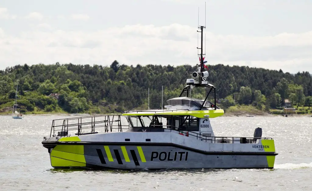 Les gens qui s'alertent sont problématiques pour la police en mer 4 Les gens qui s'alertent sont problématiques pour la police en mer - 3