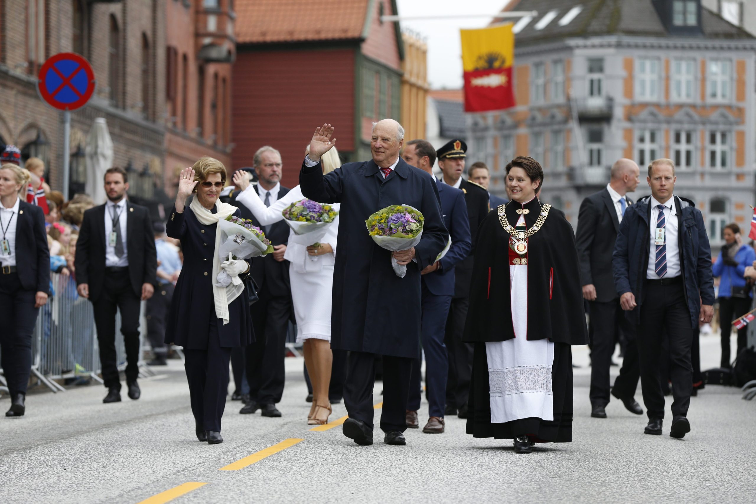 Le couple royal arrive à Bergen dans le cadre de son voyage d'anniversaire 4 Le couple royal arrive à Bergen dans le cadre de son voyage d'anniversaire - 3