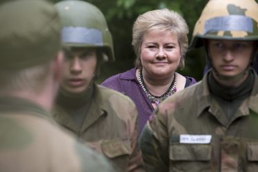 Solberg a rendu visite aux premières femmes conscrites de Norvège - 20