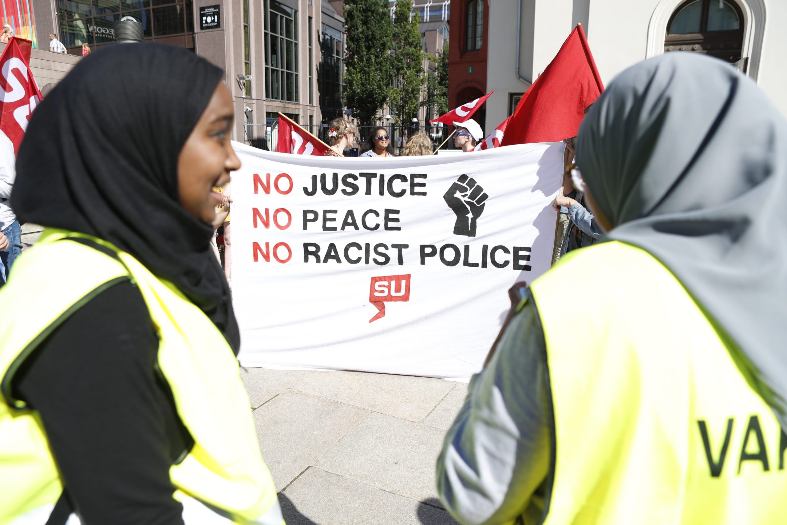 Des centaines de personnes ont assisté à la manifestation à Oslo sur le thème "Black Lives Matter" 4 Des centaines de personnes ont assisté à la manifestation à Oslo sur le thème "Black Lives Matter" - 3