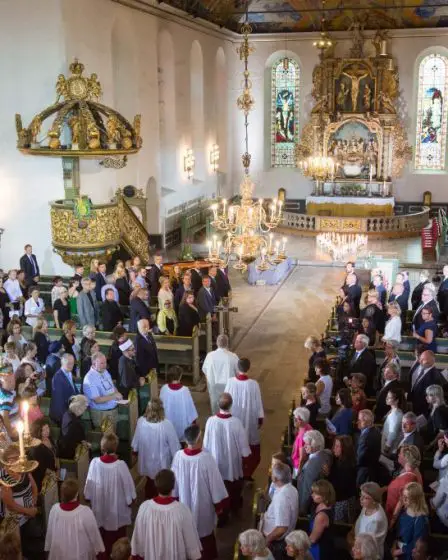 77 bougies cœur allumées dans la cathédrale pour commémorer les victimes du 22 juillet - 26