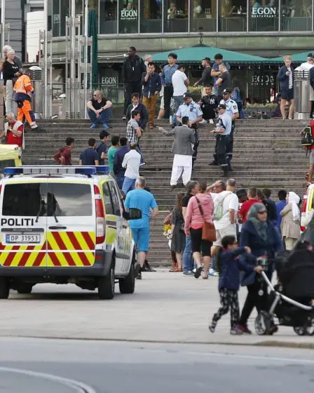 Des combats ont eu lieu devant la gare centrale d'Oslo dans le cadre d'une manifestation pour les victimes du terrorisme 8 Des combats ont eu lieu devant la gare centrale d'Oslo dans le cadre d'une manifestation pour les victimes du terrorisme - 7