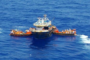 2 400 migrants secourus par le navire norvégien Siem Pilot - 18