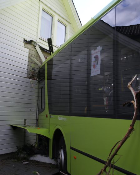 La famille de Follo a pris un bus régulier dans sa maison 29 La famille de Follo a pris un bus régulier dans sa maison - 28