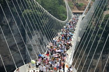Le plus long pont de verre du monde ouvert à la circulation - 18