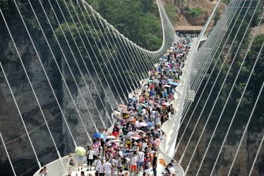 Le plus long pont de verre du monde ouvert à la circulation - 20