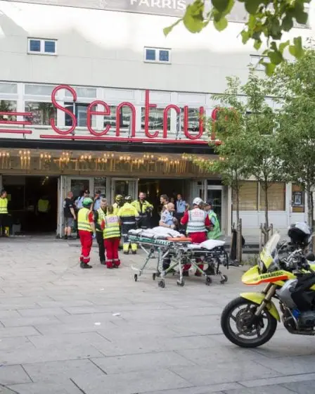 OSLO - 15 personnes blessées lorsqu'une partie du toit est tombée sur la scène de Sentrum - 28