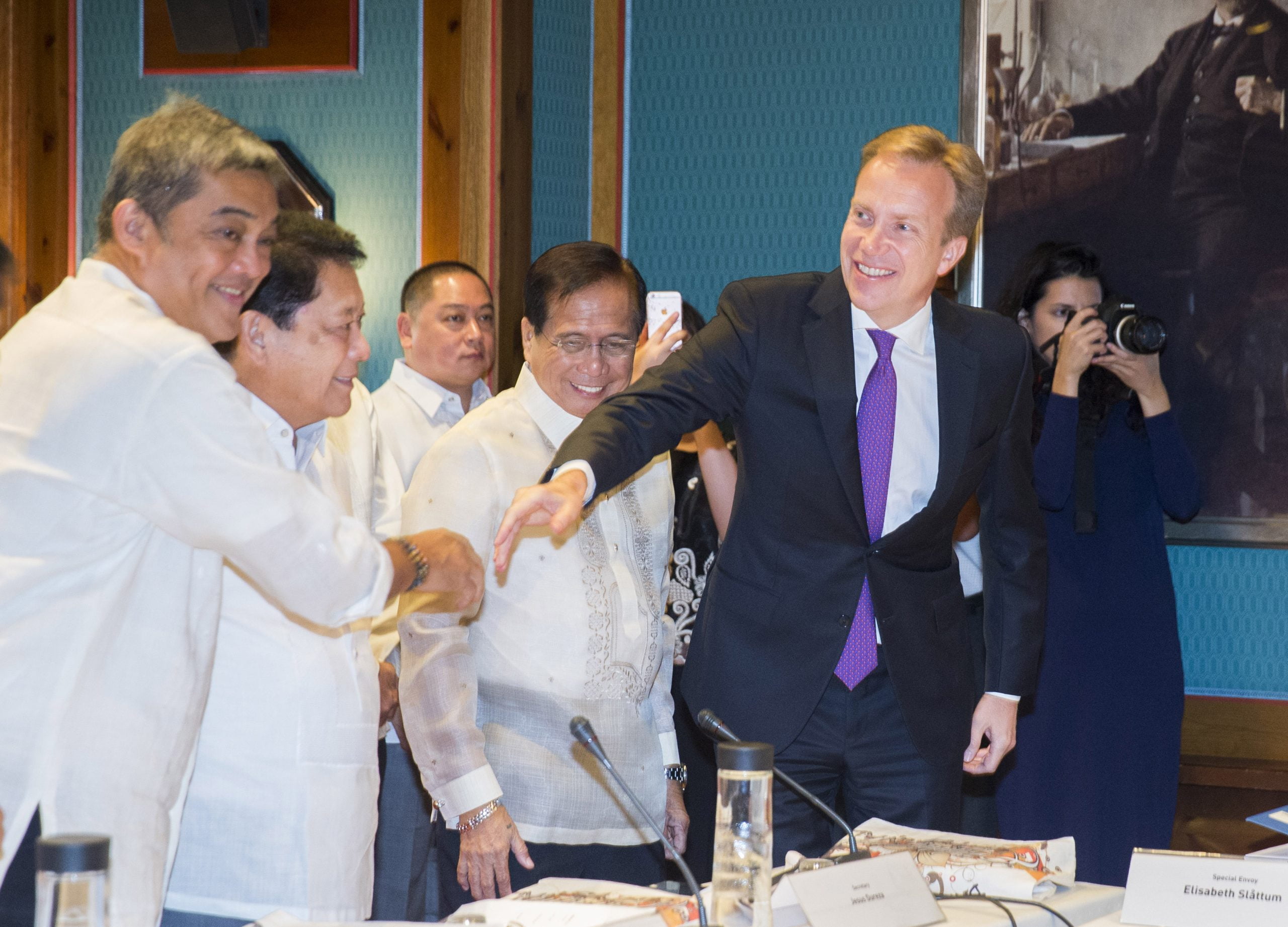 Optimisme prudent dans les négociations aux Philippines 4 Optimisme prudent dans les négociations aux Philippines - 3