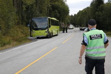 Un homme meurt dans la collision d'une voiture avec un bus - 18