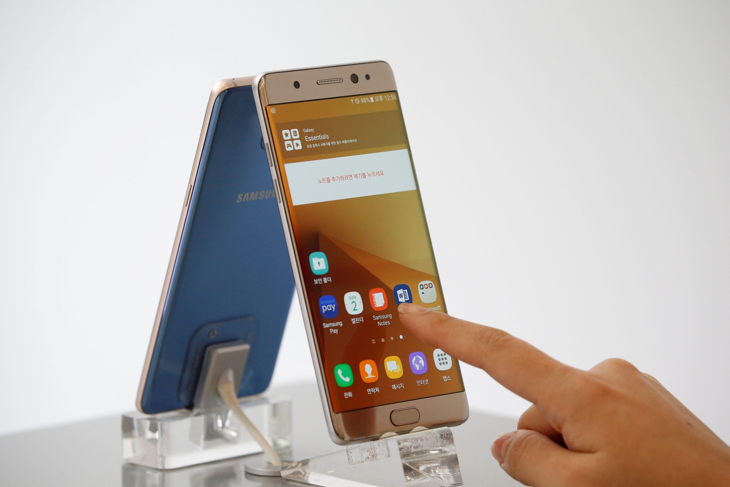 Samsung demande aux gens d'arrêter d'utiliser le top model 4 Samsung demande aux gens d'arrêter d'utiliser le top model - 3