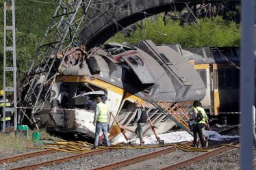 Quatre personnes tuées dans un accident de train en Espagne - 21