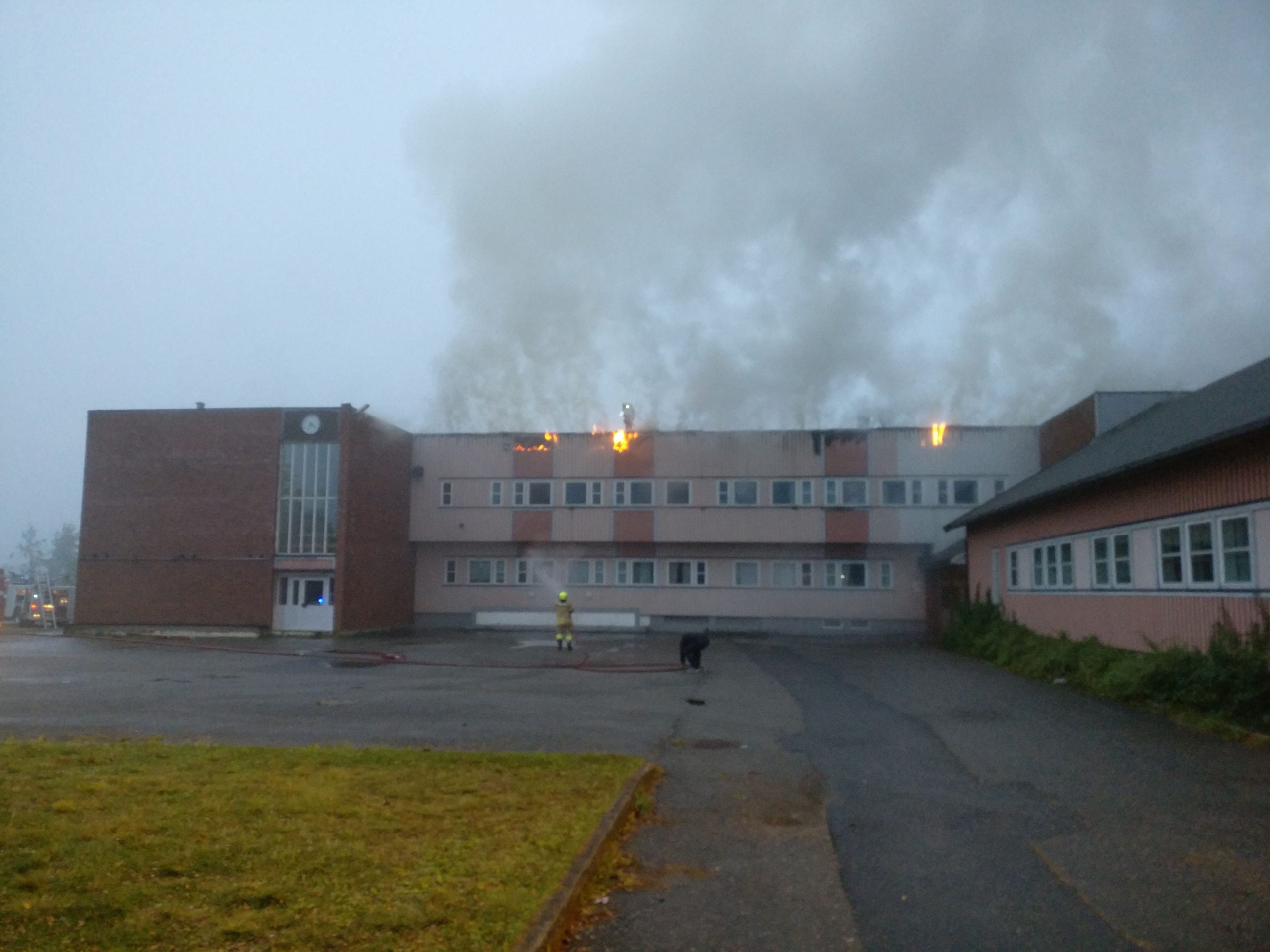 Une école de Helgeland gravement endommagée par un incendie 4 Une école de Helgeland gravement endommagée par un incendie - 3