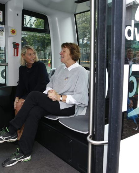 Le ministre norvégien s'est fait conduire dans un bus sans conducteur à Oslo 8 Le ministre norvégien s'est fait conduire dans un bus sans conducteur à Oslo - 7