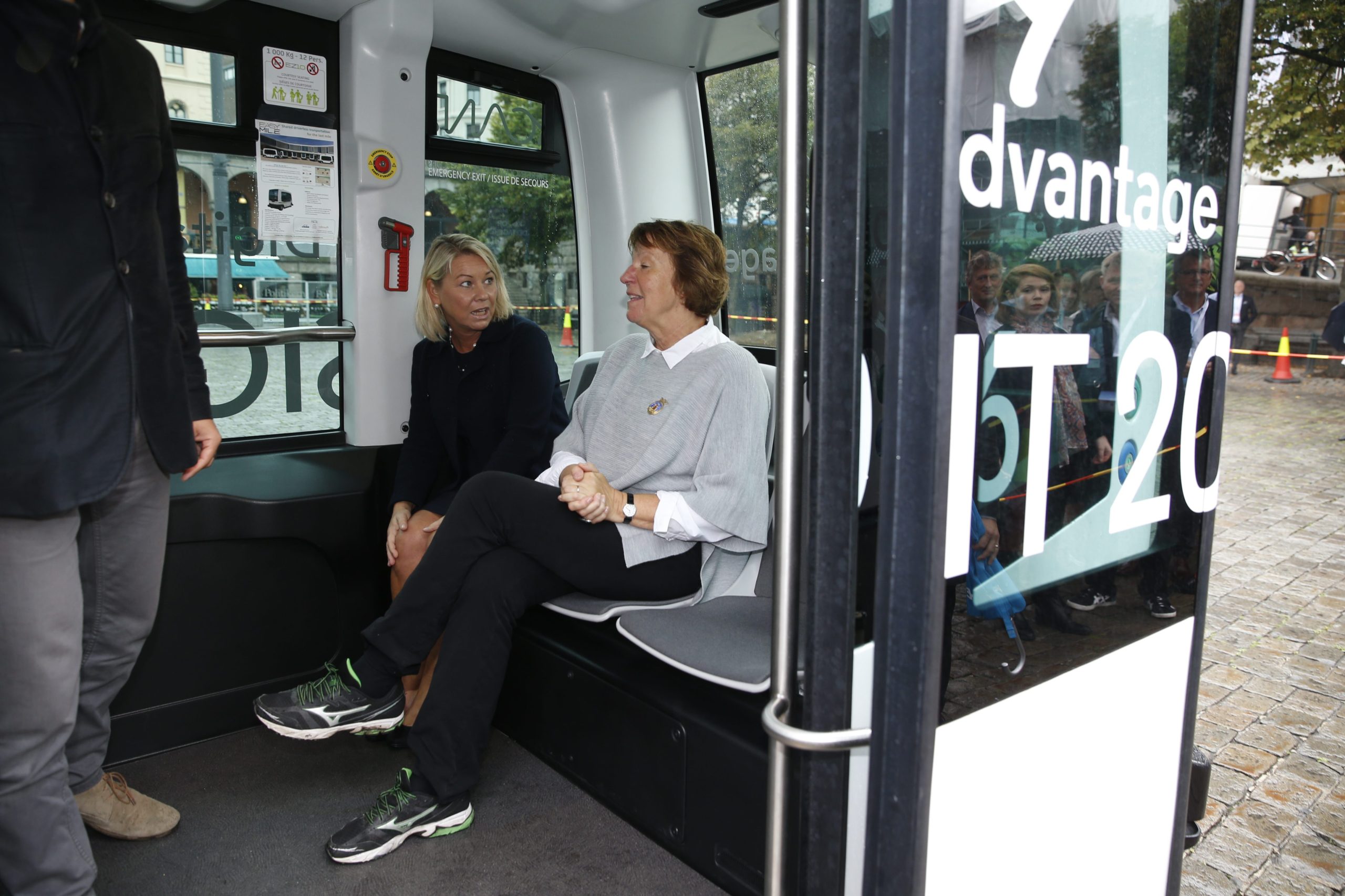 Le ministre norvégien s'est fait conduire dans un bus sans conducteur à Oslo 4 Le ministre norvégien s'est fait conduire dans un bus sans conducteur à Oslo - 3