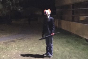 Clown avec vu écolier effrayé à Oslo - 8