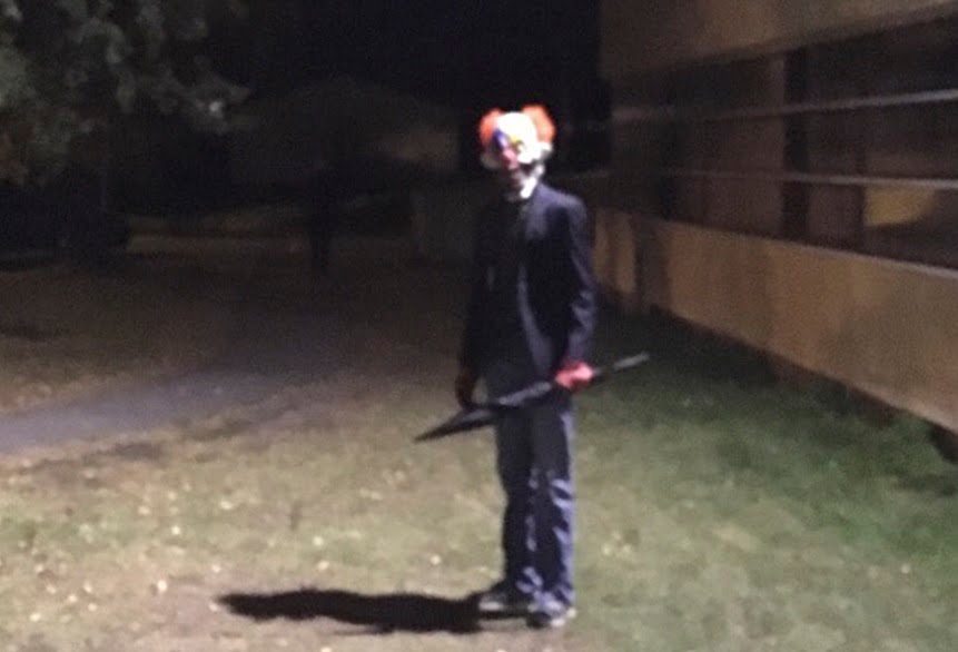 Clown avec vu écolier effrayé à Oslo 4 Clown avec vu écolier effrayé à Oslo - 3