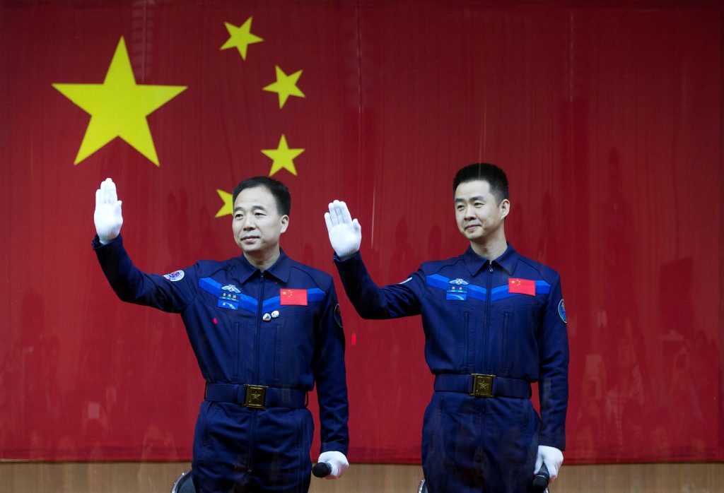 Des astronautes chinois sont arrivés à la station spatiale 4 Des astronautes chinois sont arrivés à la station spatiale - 3