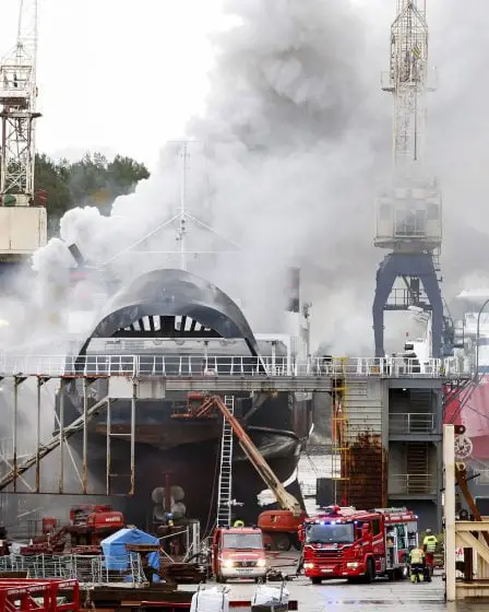 L'incendie dans le ferry est sous contrôle - les résidents rentrent chez eux 26 L'incendie dans le ferry est sous contrôle - les résidents rentrent chez eux - 25