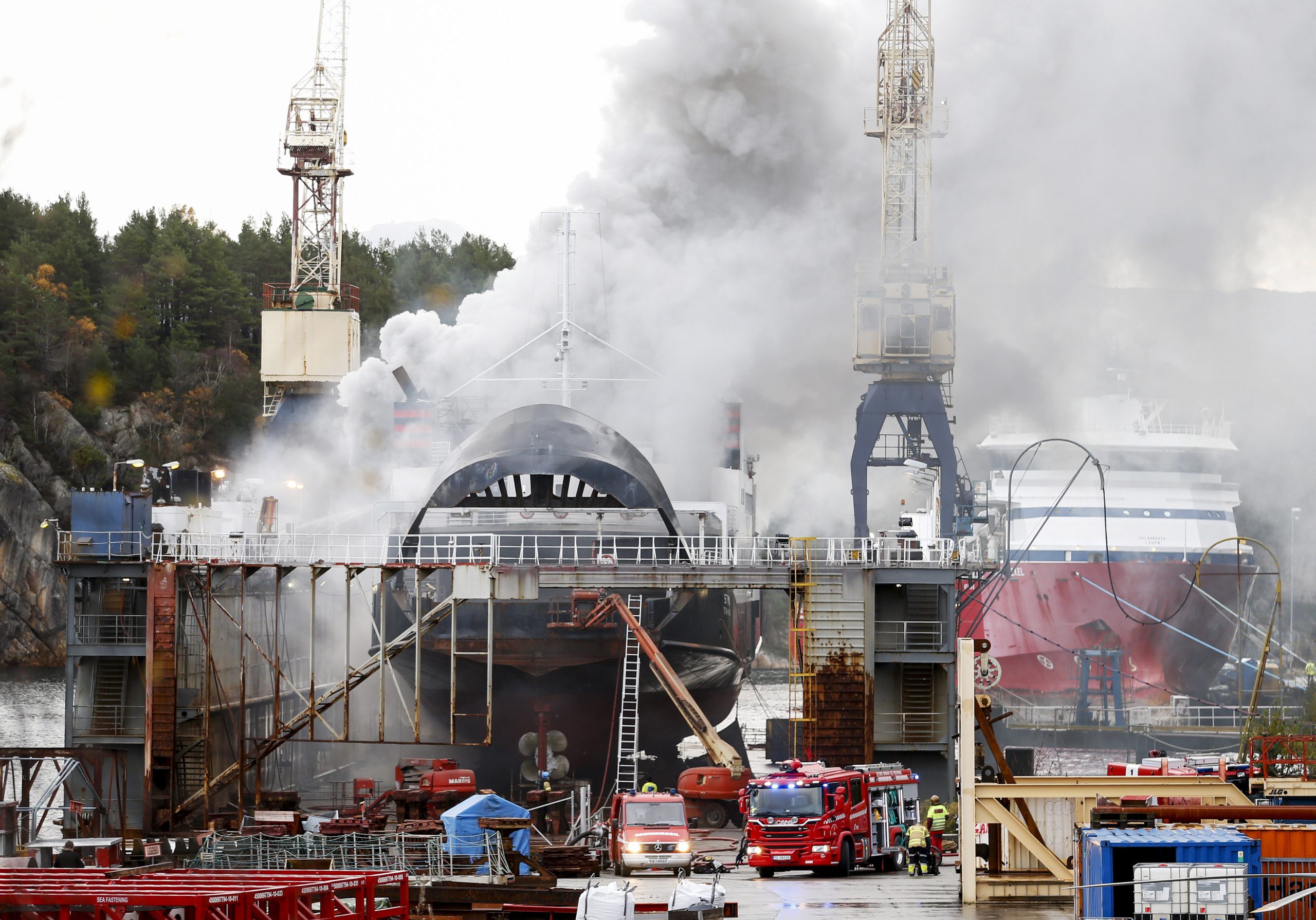 L'incendie dans le ferry est sous contrôle - les résidents rentrent chez eux 4 L'incendie dans le ferry est sous contrôle - les résidents rentrent chez eux - 3