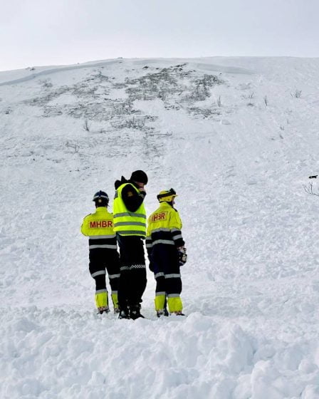 Les secouristes déterrent une personne sous la neige après l'avalanche de Trysil 5 Les secouristes déterrent une personne sous la neige après l'avalanche de Trysil - 4