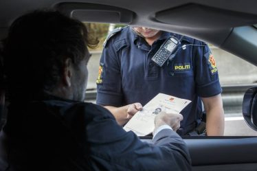 Oslo : la police arrête une voiture, trouve des armes, de l'argent et de la drogue - 16