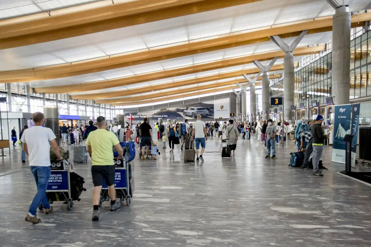 L'aéroport d'Oslo est le seul grand aéroport de la région nordique sans règles de masque facial - 3