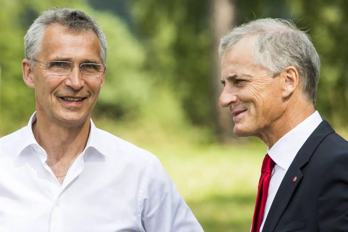 Le futur gouverneur de la banque centrale, Stoltenberg, a déclaré qu'il resterait membre du Parti travailliste et resterait ami avec Støre - 3