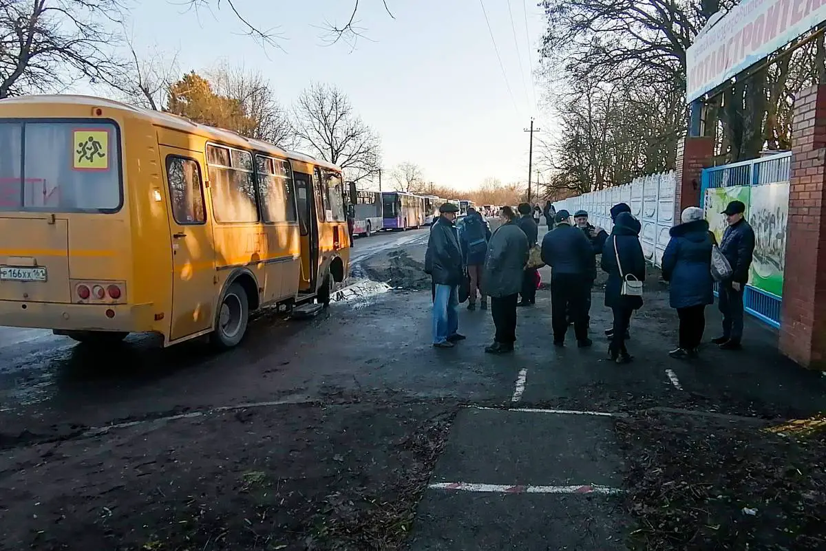 Les dirigeants séparatistes de l'est de l'Ukraine ordonnent la mobilisation des forces militaires - 3