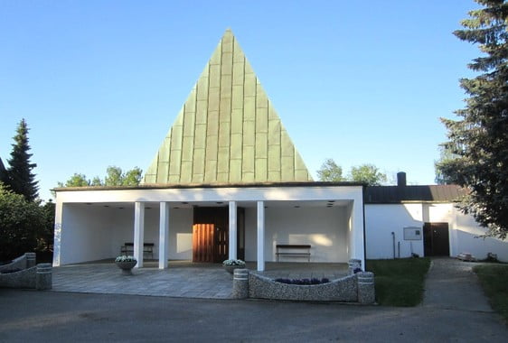 Une vingtaine de pierres tombales renversées à Romerike 4 Une vingtaine de pierres tombales renversées à Romerike - 3