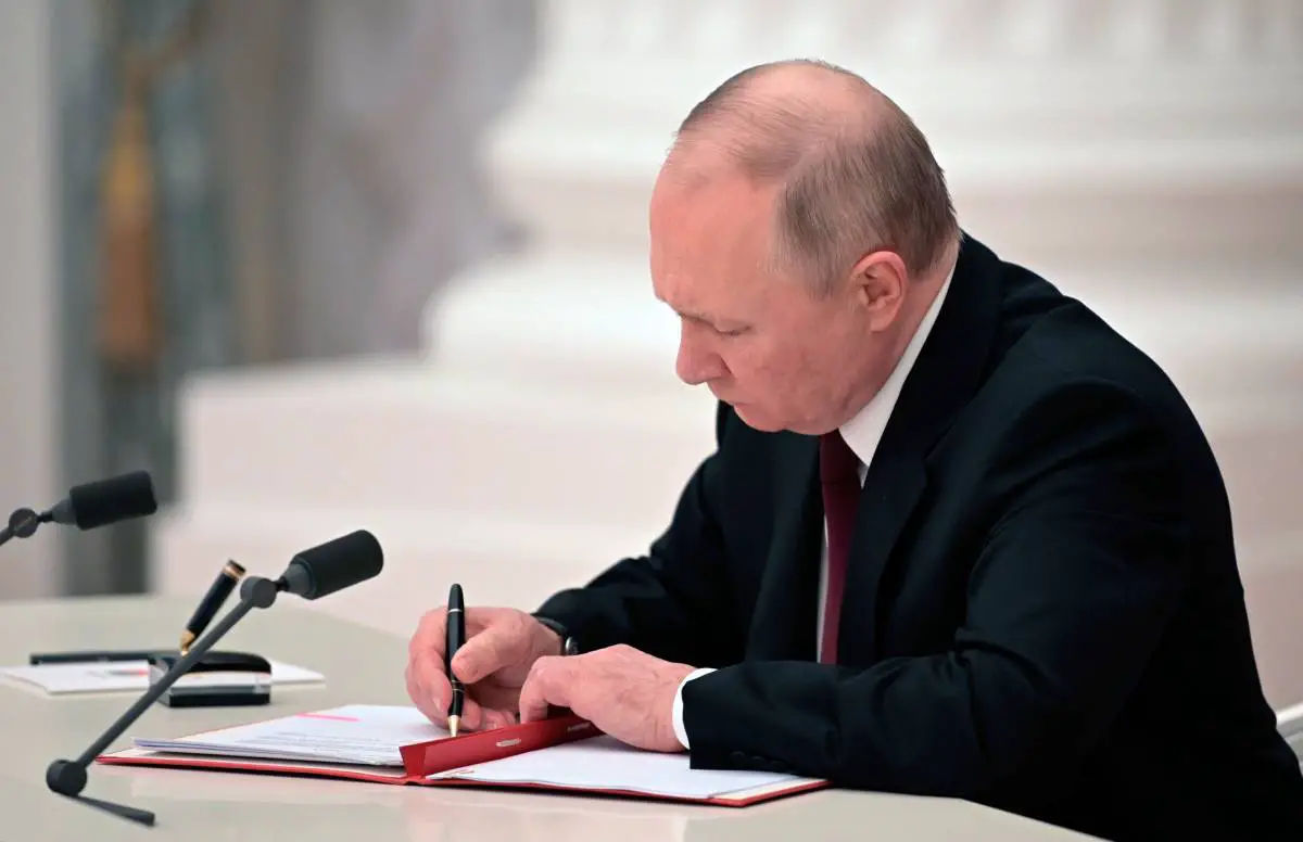 Poutine ordonne le déploiement de forces de "maintien de la paix" dans l'est de l'Ukraine 4 Poutine ordonne le déploiement de forces de "maintien de la paix" dans l'est de l'Ukraine - 3