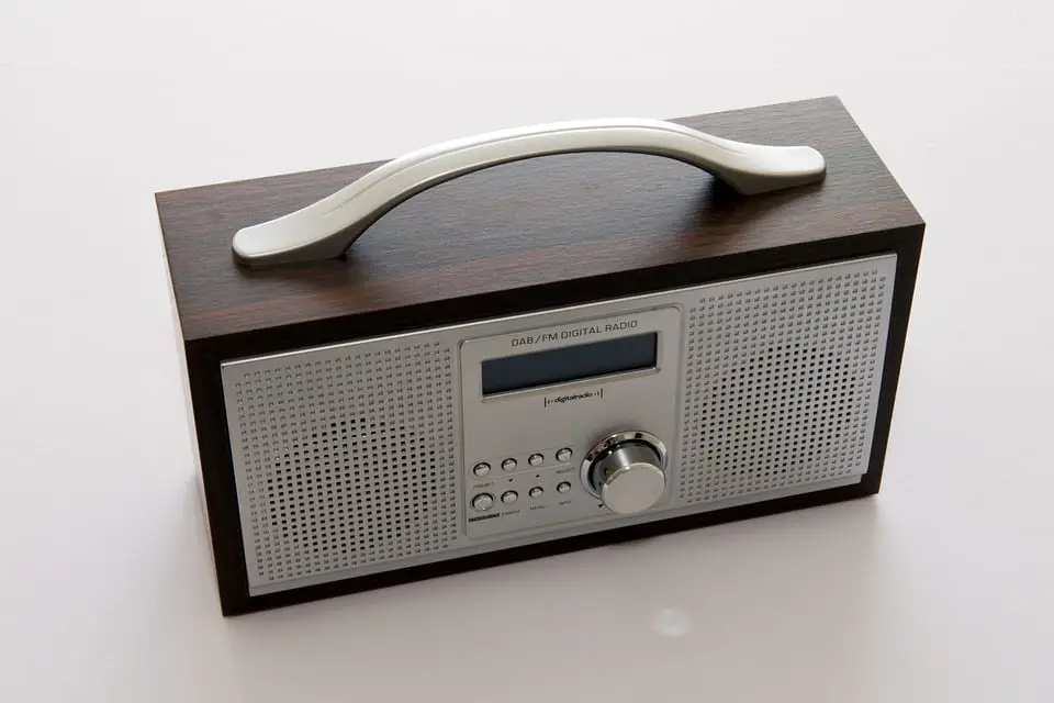 La moitié du pays pourrait être sans radio locale 4 La moitié du pays pourrait être sans radio locale - 3