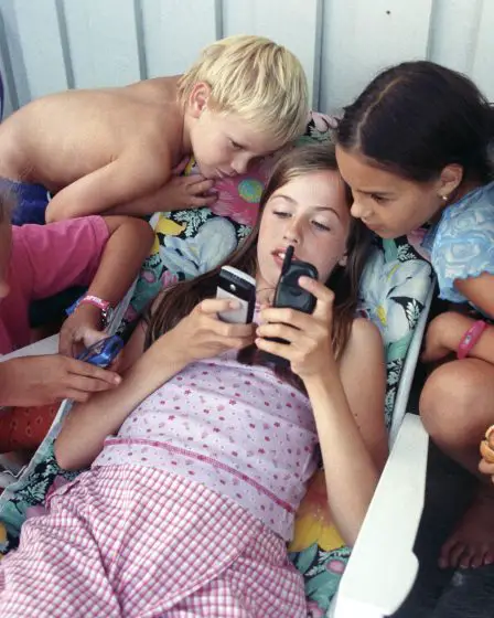 Les enfants pensent que les adultes passent trop de temps en ligne 8 Les enfants pensent que les adultes passent trop de temps en ligne - 7