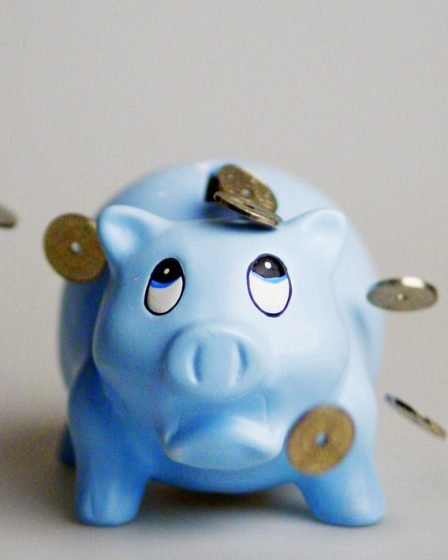 Argent de vacances pour l'argent des taxes de vacances dans la tirelire 20 Argent de vacances pour l'argent des taxes de vacances dans la tirelire - 19