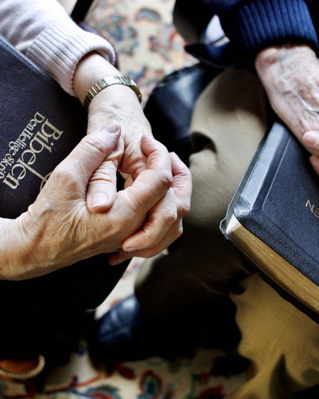 Moins de la moitié des membres de l'Église sont chrétiens 29 Moins de la moitié des membres de l'Église sont chrétiens - 28