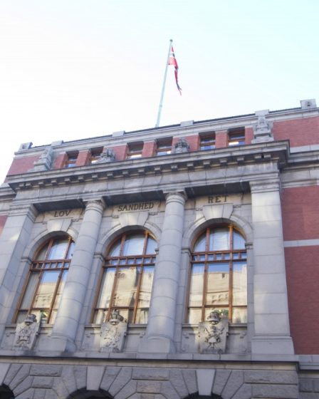 Un grand NON au club de strip-tease 8 Un grand NON au club de strip-tease - 7