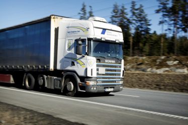 Sept chauffeurs routiers sur dix utilisent leur mobile illégalement - 18