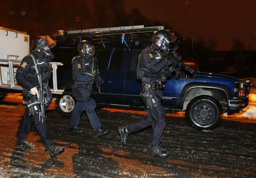 Un groupe se penchera sur une éventuelle coopération entre la police et les forces armées 4 Un groupe se penchera sur une éventuelle coopération entre la police et les forces armées - 3