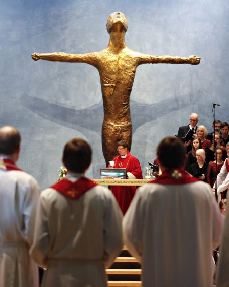 L'Eglise demande 3,77 milliards 14 L'Eglise demande 3,77 milliards - 13
