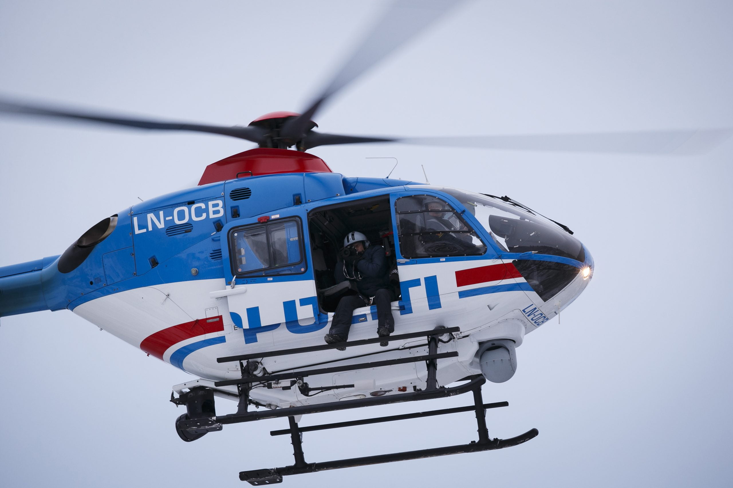 La police peut obtenir une assistance supplémentaire par hélicoptère 4 La police peut obtenir une assistance supplémentaire par hélicoptère - 3