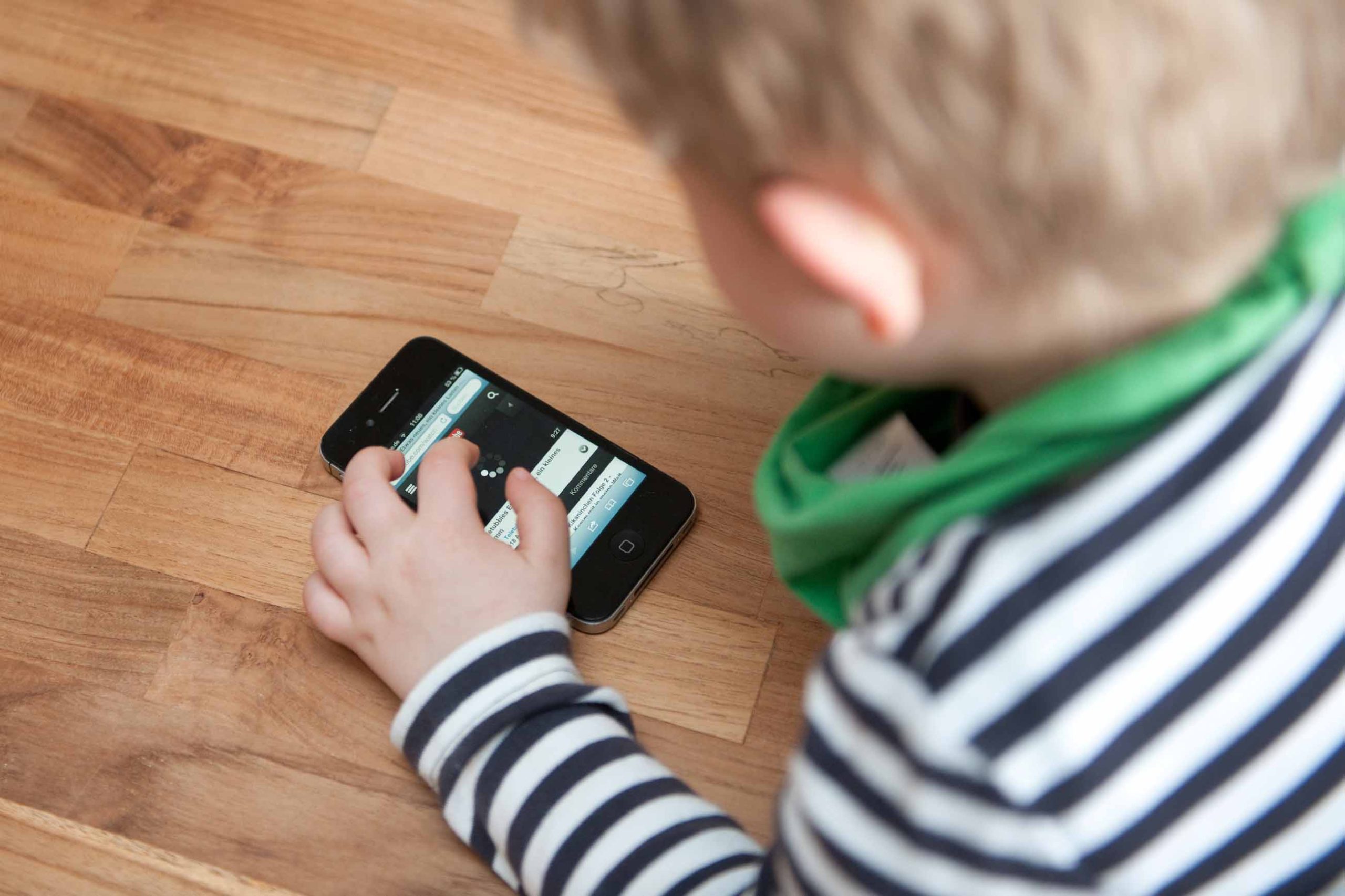 Les jeunes enfants exposés aux abus en ligne 4 Les jeunes enfants exposés aux abus en ligne - 3