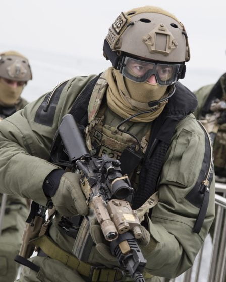 Les officiers intimident leurs propres soldats 8 Les officiers intimident leurs propres soldats - 7