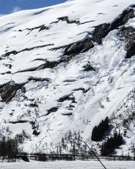 Danger d'avalanche considérable dans le nord et le nord-ouest 14 Danger d'avalanche considérable dans le nord et le nord-ouest - 13