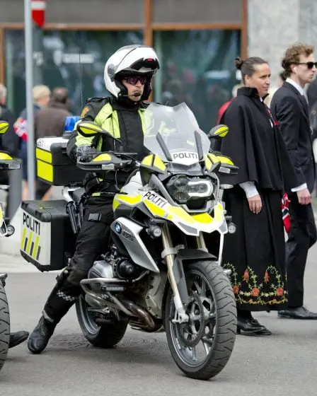 La police met en garde contre les voleurs à la tire le 17 mai 29 La police met en garde contre les voleurs à la tire le 17 mai - 28