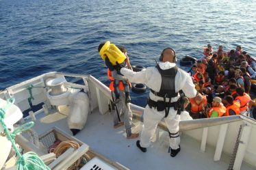 Les équipes de secours en Méditerranée reçoivent un prix humaniste - 16