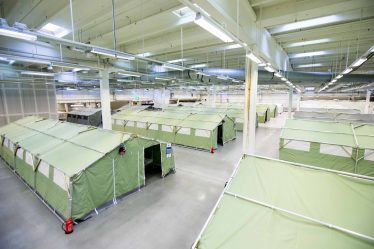 Seuls huit demandeurs d'asile vivent dans des centres d'asile géants - 18