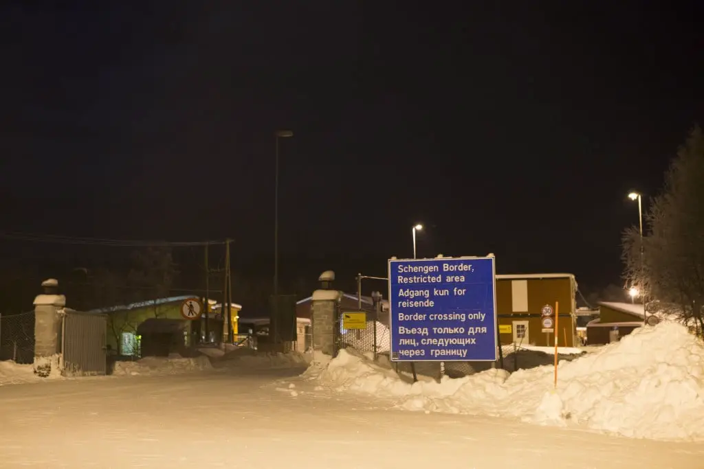 Le nombre de demandeurs d'asile divisé par deux par rapport à l'année dernière 4 Le nombre de demandeurs d'asile divisé par deux par rapport à l'année dernière - 3