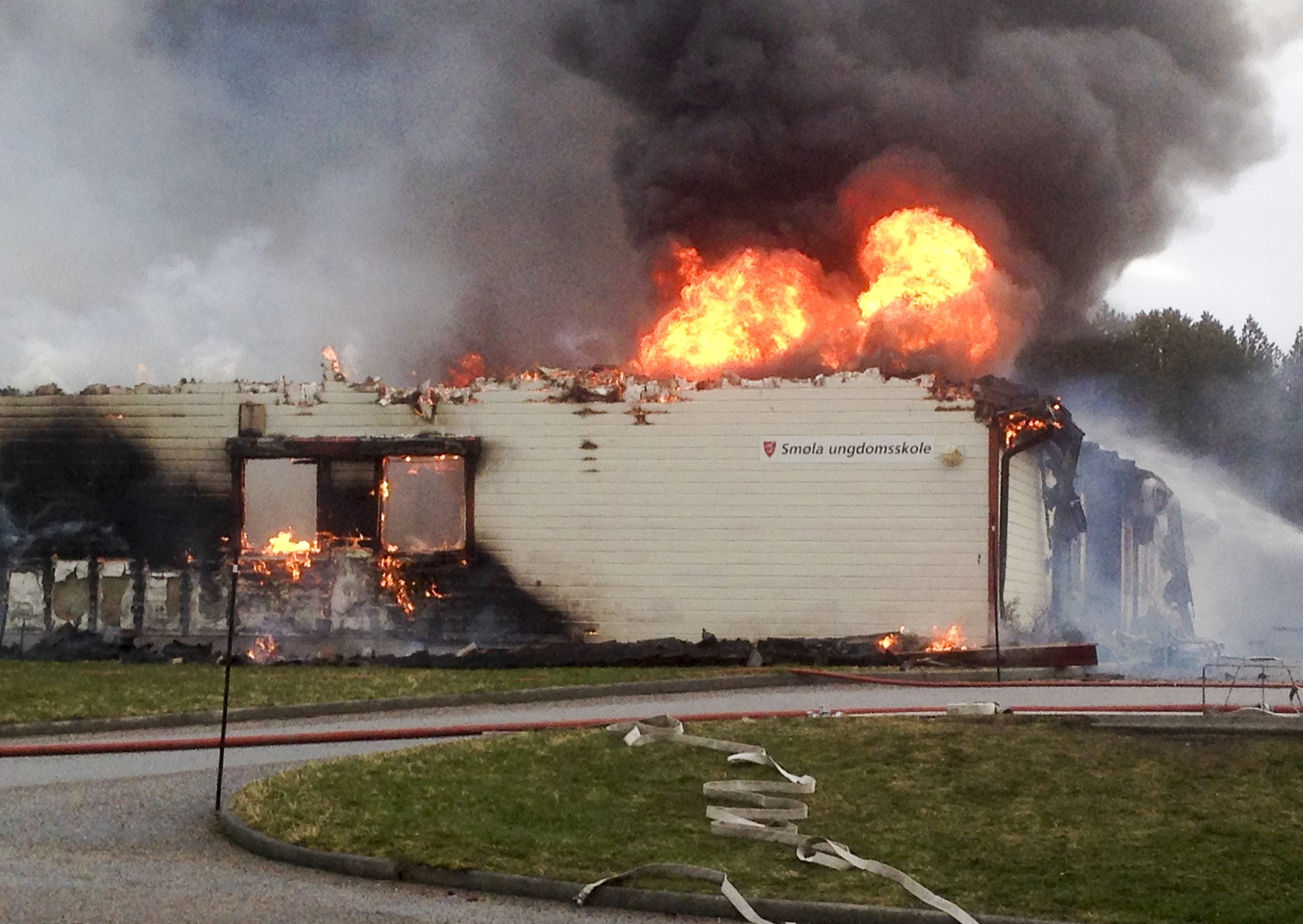 Puissant incendie dans le nouveau collège de Smøla 4 Puissant incendie dans le nouveau collège de Smøla - 3