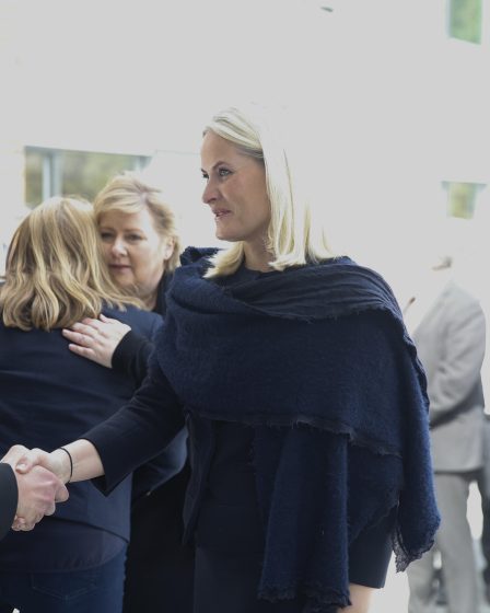 Le couple du prince héritier et le Premier ministre rencontrent les proches des victimes 8 Le couple du prince héritier et le Premier ministre rencontrent les proches des victimes - 7